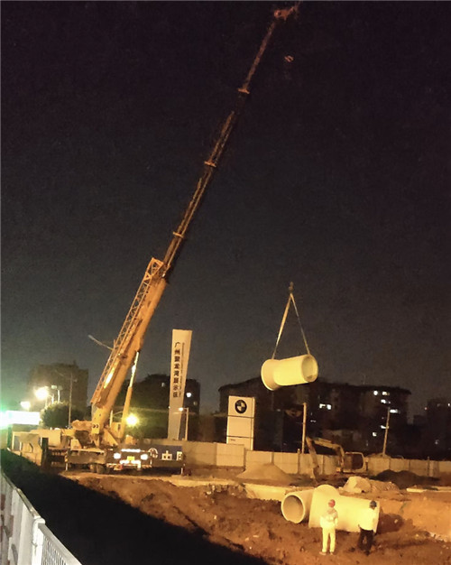 和龙市“弯臂矫正”—— 吊车的 “形变补偿” 技术